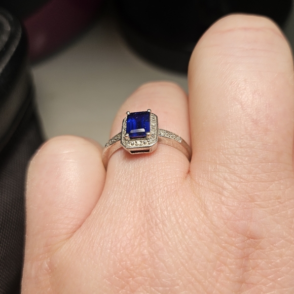 Ring size 8 - Picture 3 of 4